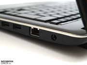 Optimale ist die LAN-Schnittstelle im hinteren Bereich der rechten Seite angeordnet...