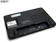 Die Unterseite erwärmt sich vor allem im Lastbetrieb ziemlich stark. Dafür ist das Gerät leise.