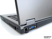 Wahrscheinlich permanent belegte Schnittstellen (LAN, VGA) befinden sich an der Rückseite.