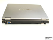 Das Tecra M10 wirkt massiv...