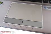Auch das Touchpad ist angenehm groß. Auch das Touchpad ist angenehm groß.