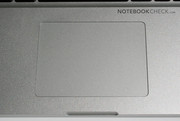 Das hervorragende Glas Trackpad bietet verschiedenste Multitouchgesten, die ausgezeichnet funktionieren.
