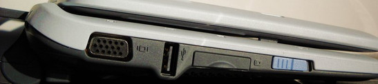 Linke Seite: VGA, USB, SD-Cardreader, Power On
