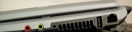 Rechte Seite: SD-Cardreader, Audio in/out, Lüfter, USB, Netzwerk, USB, Lüfter