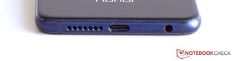 unten: 3,5-mm-Headsetport, USB-Port, Lautsprecher, Mikrofon