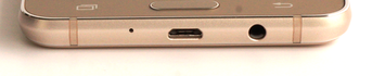 Unten: USB-Port, 3,5mm-Headsetport
