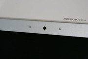 Die eingebaute Webcam und die 2 Mikrofone ermöglichen die mobile Videokommunikation. Die eingebaute Webcam und die 2 Mikrofone ermöglichen die mobile Videokommunikation.