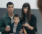 Auch die iPhone-Notch-Familie hat einen Auftritt in den Ingenius-Spots von Samsung.