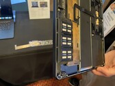 Das umgebaute Macbook Air mit Lüftung per Membrankühlung. (Foto: Andreas Sebayang/Notebookcheck.com)