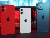 Im nächsten Jahr sollen endlich alle vier Modelle der aktuellen iPhone-Serie ein 120 Hz Display erhalten. (Bild: Onur Binay)