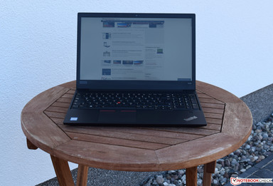 Lenovo ThinkPad E580 im Schatten