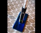Ein Video will uns weismachen, dass eine elektrische Zahnbürste an einem Huawei P30 Pro lädt.