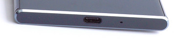 unten: USB-C-Anschluss, Mikrofon