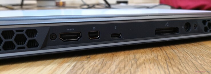 Hinten: HDMI 2.0b, mini-DisplayPort 1.4, USB Typ-C + Thunderbolt 3, Alienware Graphics Amplifier, Netzteil