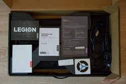 Der Inhalt der Vepackung des Lenovo Legion Pro 5