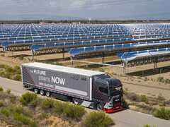 Große E-Lkw benötigen große (und günstige) Batterien. (Bild: MAN)