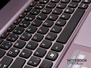 Die Tastatur hat uns gut gefallen, leider gibt sie nach rechts zum Laufwerk hin, leicht nach.
