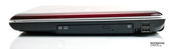 Rechte Seite: Optisches Laufwerk, 2x USB 2.0