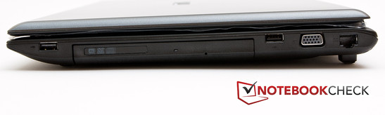 Rechte Seite: USB 2.0, Blu-Ray Laufwerk, USB 2.0, VAG, RJ45 (LAN)