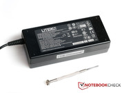 Das 120 Watt Netzteil des Notebooks
