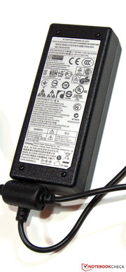Neben dem 60-Watt-Netzteil...