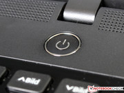 Vom mit Chrom umrandeten Power-Button zum Leben erweckt, ...