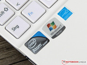 Ein nagelneuer Atom N2800 treibt das Netbook an, ...