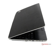 2,4 kg bringt das Multimedia-Notebook auf die Waage.