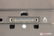 Ein Anschluss für eine Docking-Station ist vorhanden.