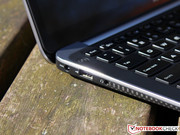 Ultrabooktypisch fällt die Anschlussvielfalt recht gering aus, ...