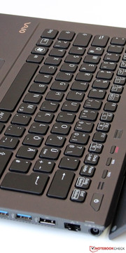 die Tastatur einen knackigen Anschlag.