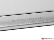Matt-glänzendes Aluminium ziert die Oberflächen.