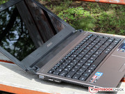 welche das Notebook unter Last spürbar aufheizt.