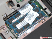 Die beiden Speicherbänke sind ab Werk mit 2x 4 GB belegt, ...