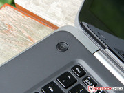 Ein knackiger Power-Button erweckt das Notebook zum Leben.