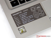 dazu gibt es reichlich Speicherplatz auf HDD und SSD.