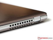 sondern gleich zwei Lüftern links und rechts am Notebook übernommen.
