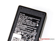 Das kompakte Netzteil leistet 65 Watt, ...