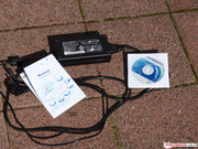...sowie eine Treiber-DVD und ein Quick-Start-Guide.