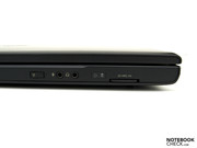 Links Mitte bis vorne: VGA, USB/eSATA Kombi, HDMI, 2xUSB-2.0: bei dichter Belegung ist der Arbeitsbereich links vom Laptop stark eingeschränkt