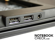 Anschlüsse gibt es nur die Notwendigsten, wir finden 2 x USB, eine Mikrofon/Kopfhörer-Kombination,