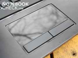 Das gut steuerbare Touchpad besitzt leider eine spiegelnde Oberfläche.