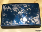 Der saphirblauen Hochglanzdeckel des Aspire 5536Gs erlaubt nette Spiegelungen und ist anfällig auf Verschmutzungen wie beispielsweise Fingerabdrücke...