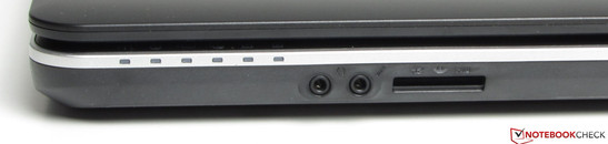 Vorderseite: Kopfhörerausgang, Mikrofoneingang, Speicherkartenlesegerät (SD (SDHC, SDXC), MMC, Memory Stick, Memory Stick Pro)