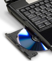 DVD-Brenner im Testgerät, optional ist auch Blu-Ray möglich