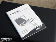 Keine Datenträger, nur dieses Schnellstart-Handbuch inklusive Garantiekarte gibt es im Zubehör.
