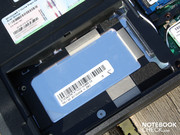 Die HDD hat kleine Gummidämpfer erhalten.