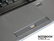 Das Touchpad hat eine angenehm matte Oberfläche und eine haptisch abgesetzte Scrollbar.