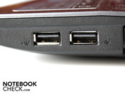 Diese beiden USB-Anschlüsse sitzen dicht zusammen, dicke USB-Sticks können aber auf die anderen Ports ausweichen.
