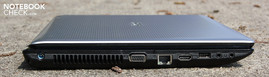 Linke Seite: AC, VGA, LAN, DMI, USB, Audio